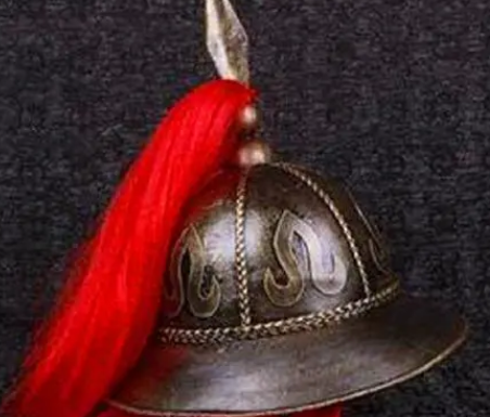 古代将士头盔上的枪尖：不仅仅是装饰